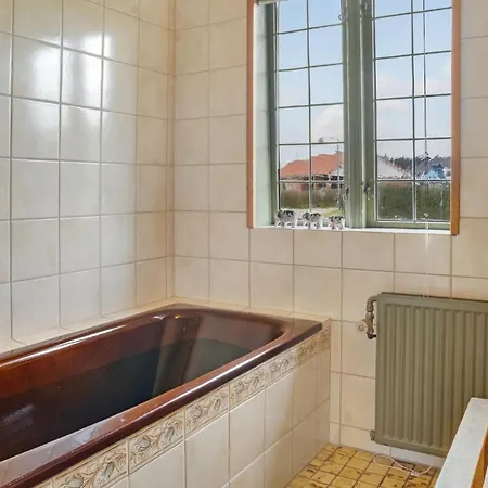 Prázdninový dům 3 Bedroom Awesome In *