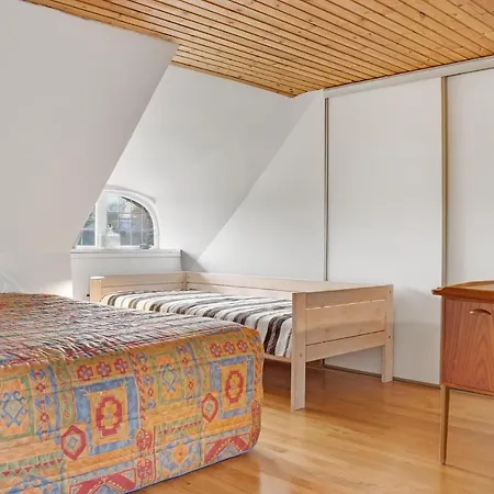 3 Bedroom Awesome In Prázdninový dům Bogø By