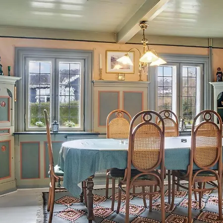 3 Bedroom Awesome In Prázdninový dům Bogø By